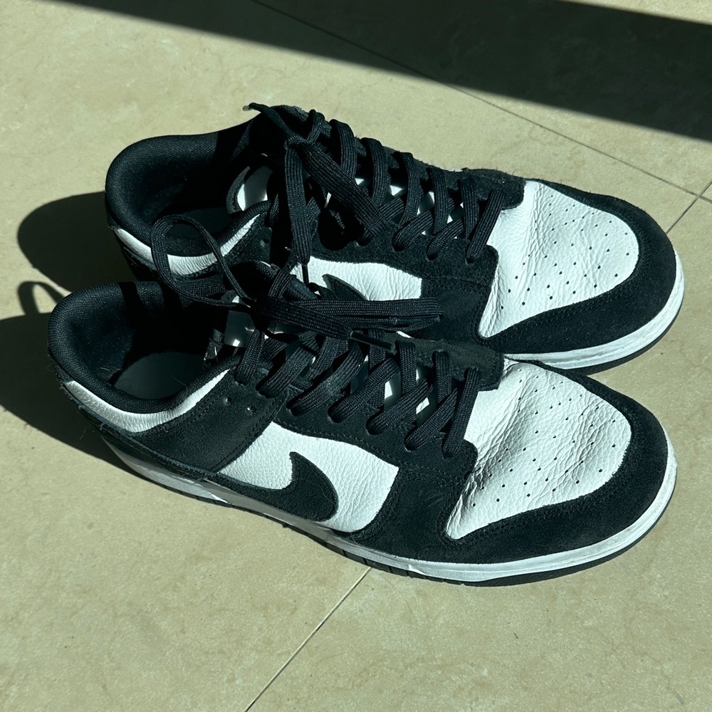 Nike Men's Black and White Sneakers
